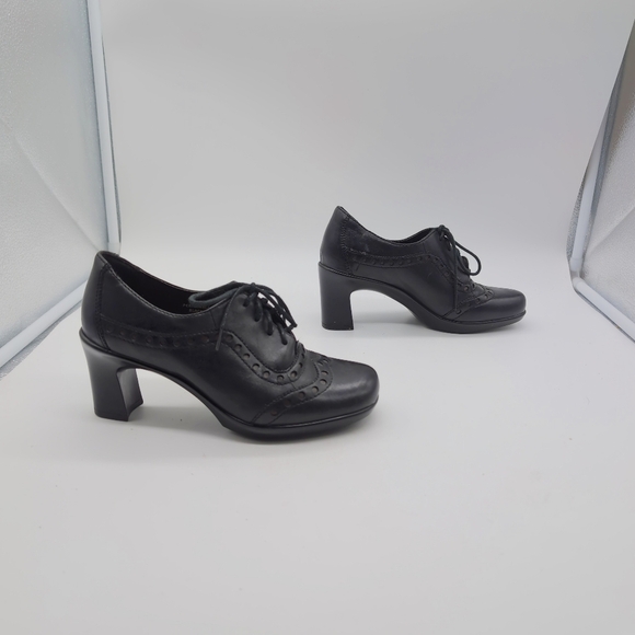 Earth Periwinkle Elegant Black Leather Women's Heeled Shoes Sz 5B - Picture 6 of 9